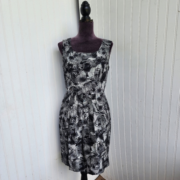 Banana Republic Silk Wool Pleated Sheath Dress Black Gray Floral Womens Size 8 - Picture 1 of 15